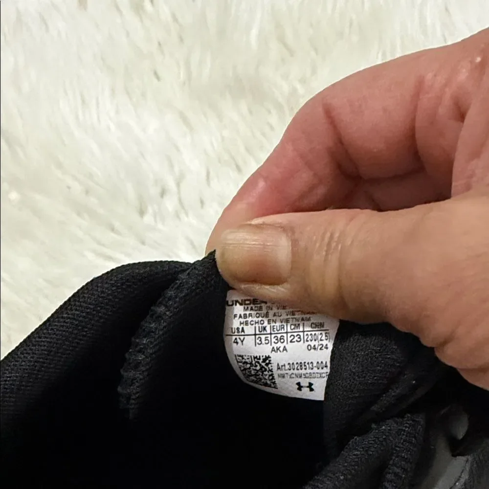Under Armour stylish black